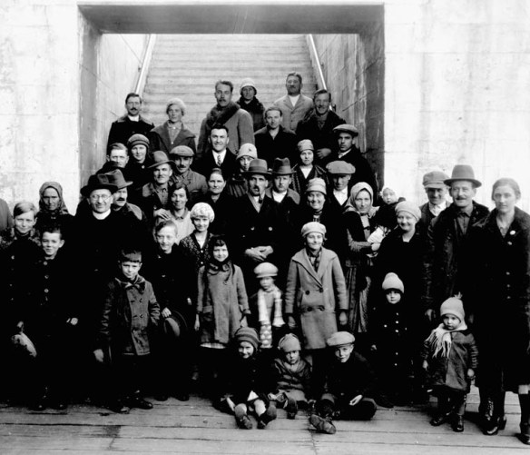Black and white photograph of a group of immigrants who had arrived at Winnipeg, Manitoba.